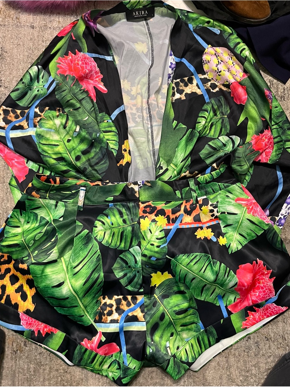 AKIRA Black Tropical Leaf & Floral Print Set